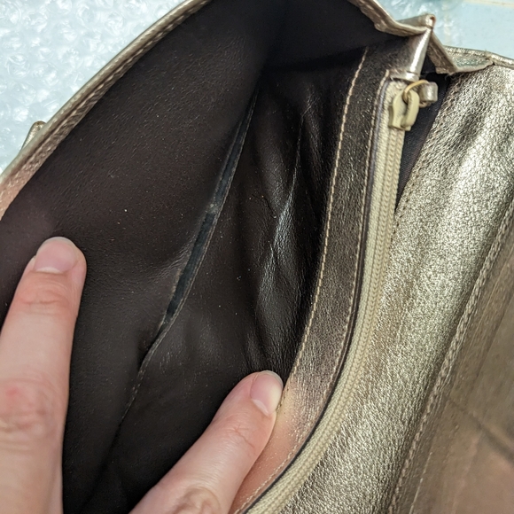 Authentic Gucci GG Beige Gold Metallic Abbey D wallet - Picture 9 of 16